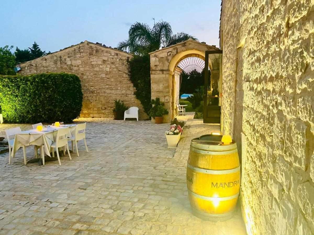 Torre Dantona Country Suites Pozzallo Eksteriør billede